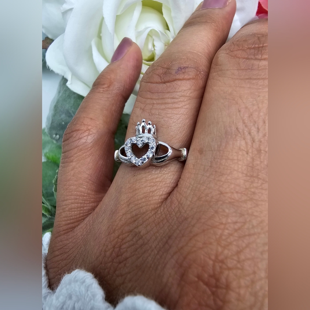 🥰🥰 OPEN HEART CLADDAGH RING - Picture 4 of 8